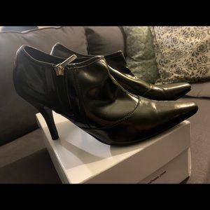 Aldo Ankle Black Leather booties 9/10 condition short healed very comfortable